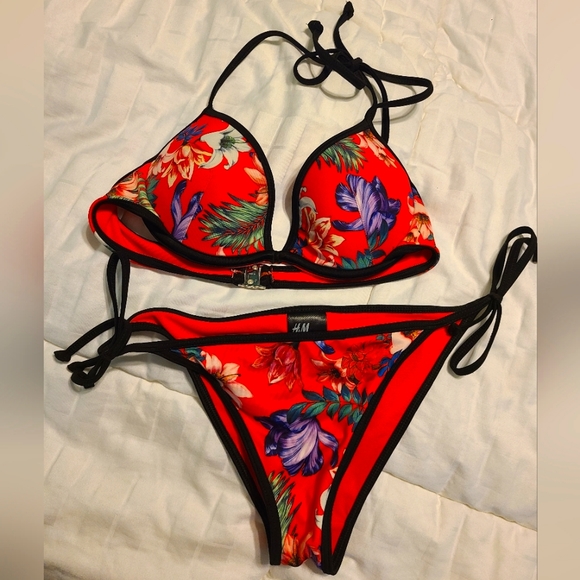 H&M Red floral bikini bottom size 4 - Picture 4 of 4